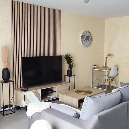 Cosy Appart - Balcon, Parking, Spacieux T2 - Proche Eurexpo Stade Saint-Priest  Exterior photo