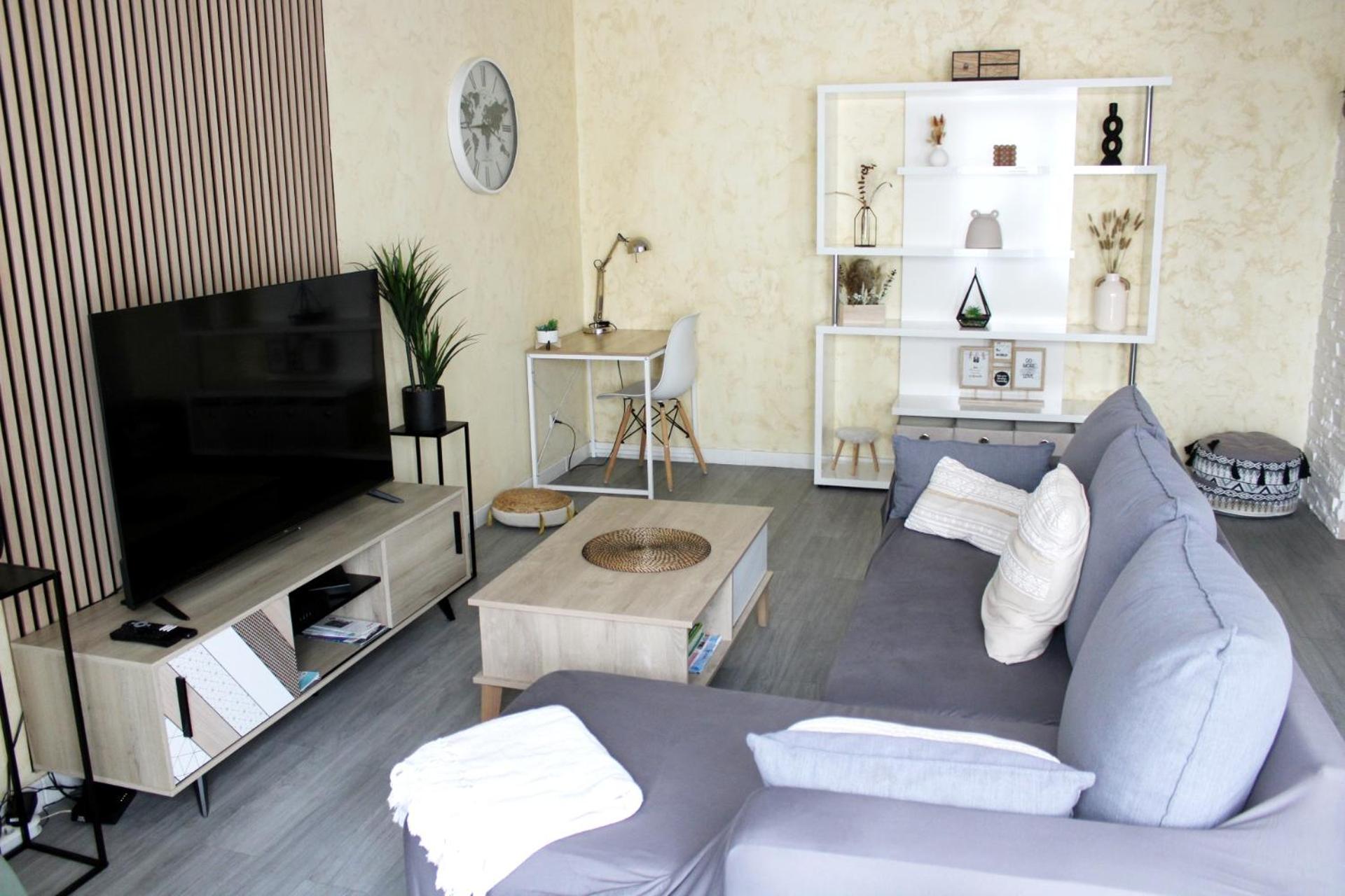 Cosy Appart - Balcon, Parking, Spacieux T2 - Proche Eurexpo Stade Saint-Priest  Exterior photo