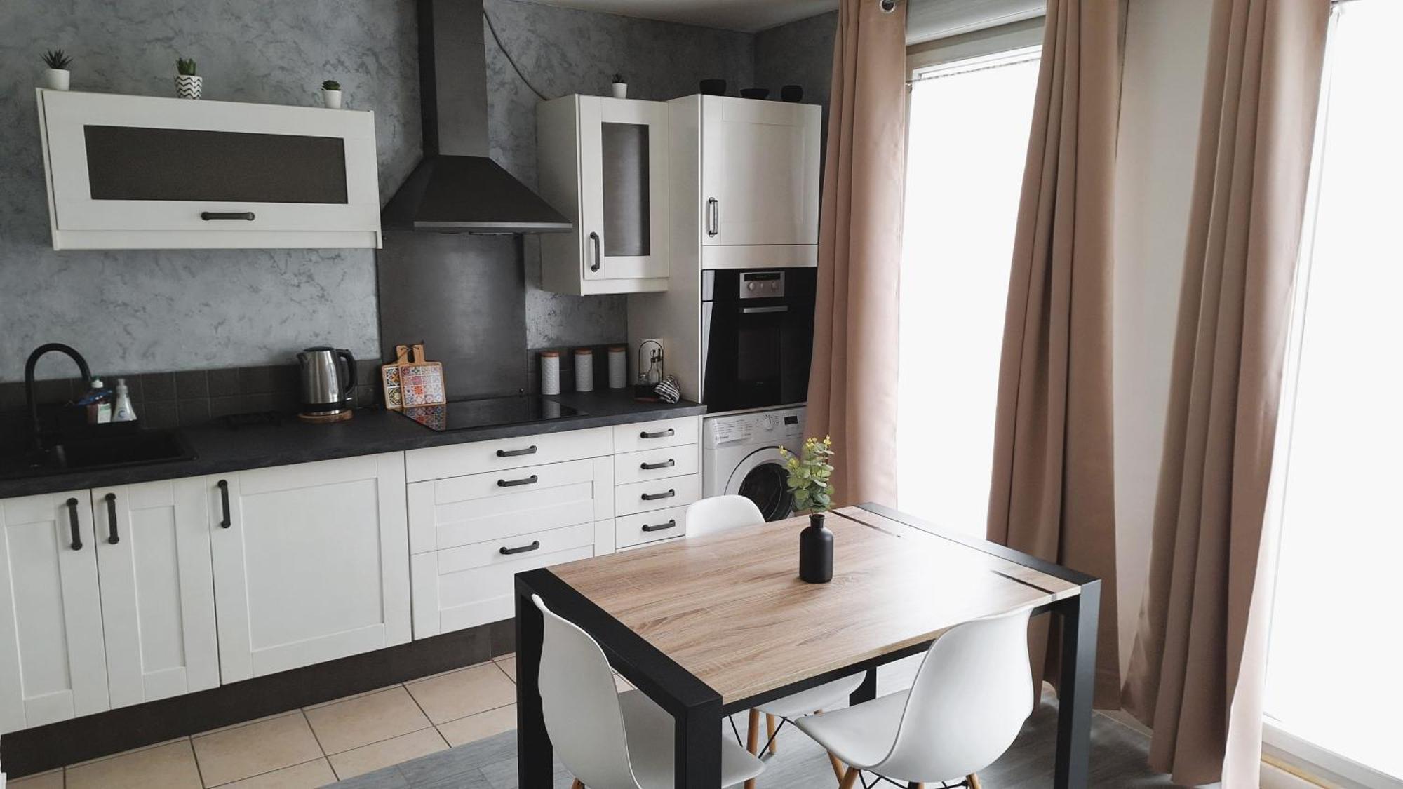 Cosy Appart - Balcon, Parking, Spacieux T2 - Proche Eurexpo Stade Saint-Priest  Exterior photo